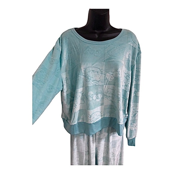 Hello Kitty blue velour hello kitty monogram printed top & pant set size large - Picture 13 of 16